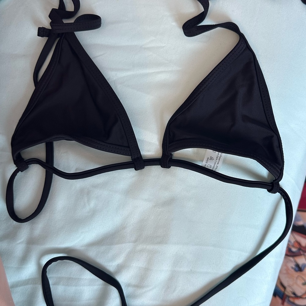 BLACK UNDERBOOB BIKINI